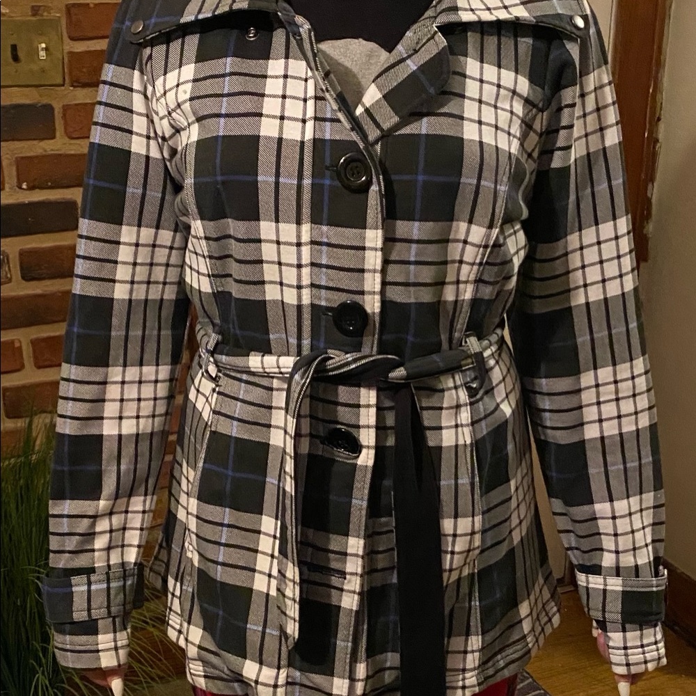 Trench style coat belted like new